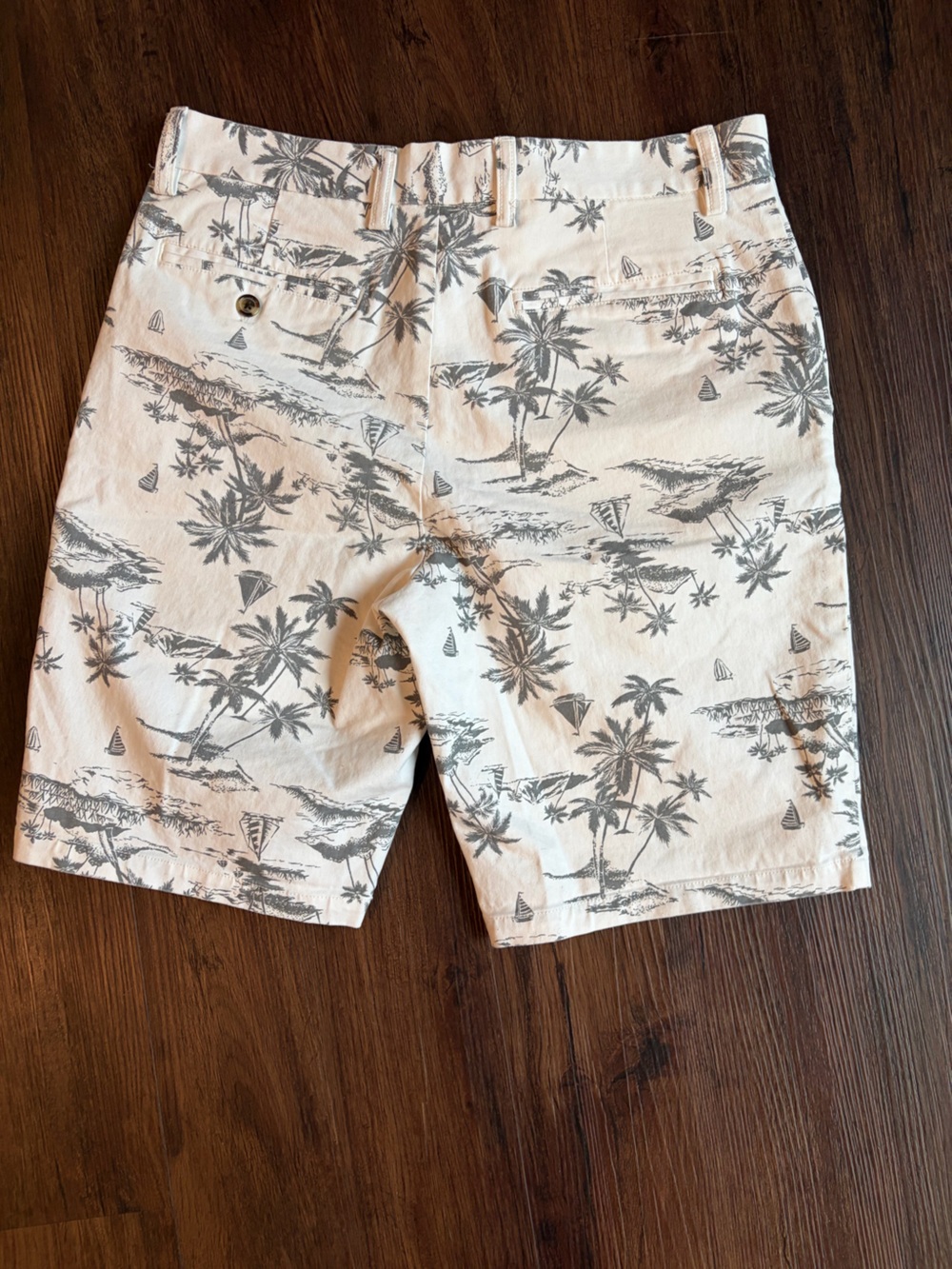 Tropical Palm Print khaki Shorts in Off-White and Gray - Picture 2 of 3